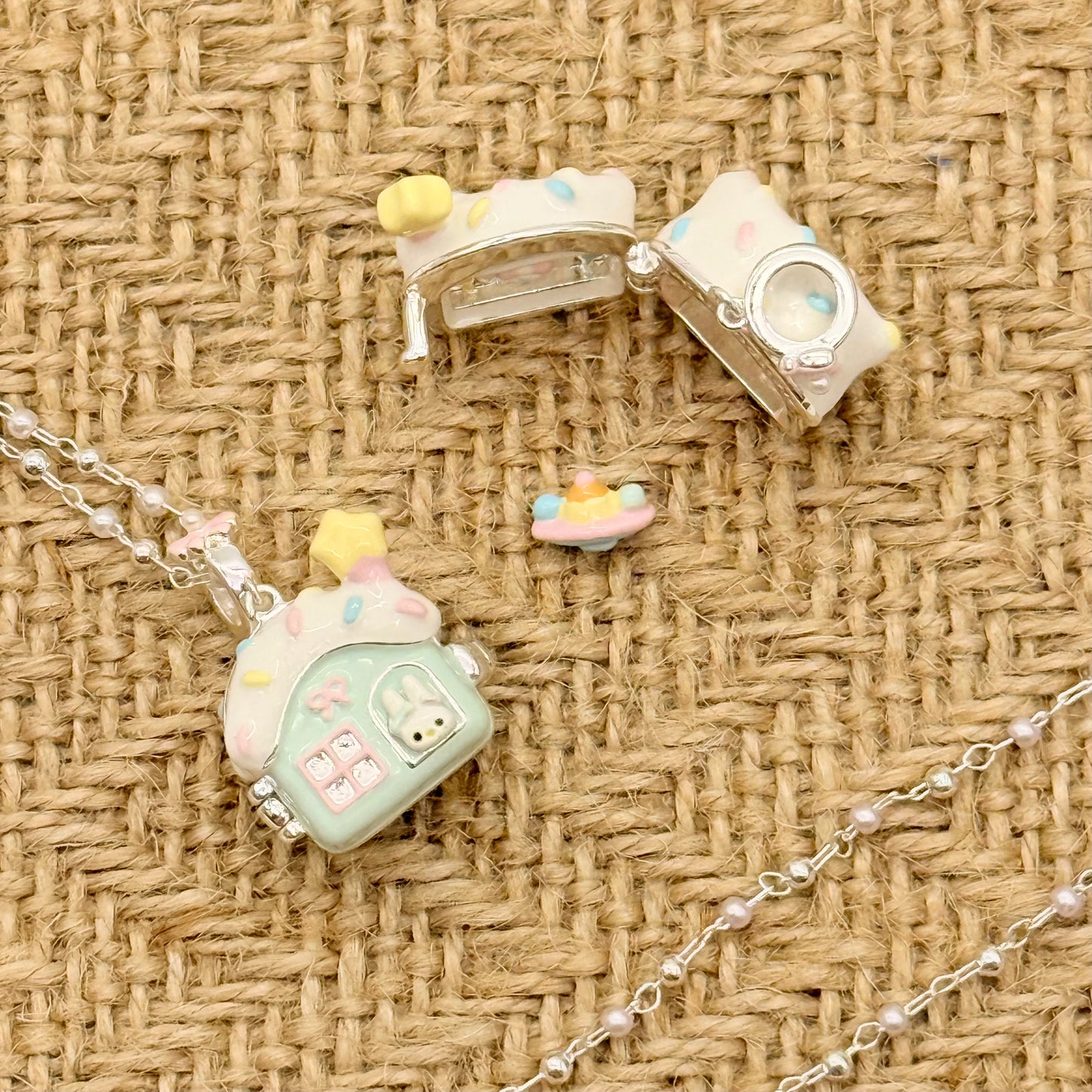 Collier Maison Chantilly – Mini Maison Magique