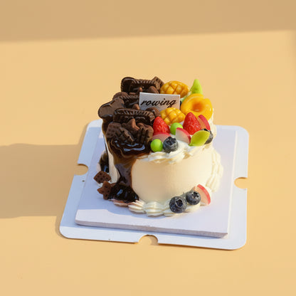 Mini Gâteau Chocolat & Fruits – Décoration en Argile, Fait Main