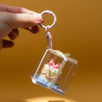 Mini Gâteau Vintage à Nœud – Figurine / Pendentif en Argile Fait Main