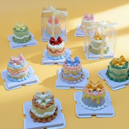 Mini Gâteau Vintage à Nœud – Figurine / Pendentif en Argile Fait Main