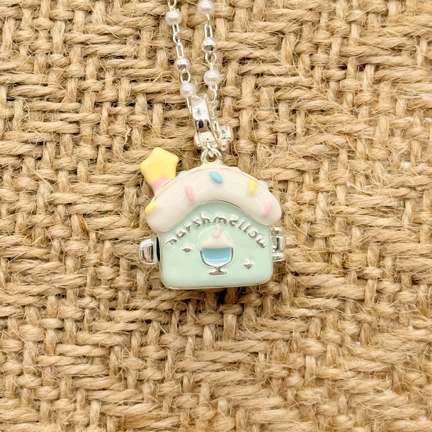 Collier Maison Chantilly – Mini Maison Magique