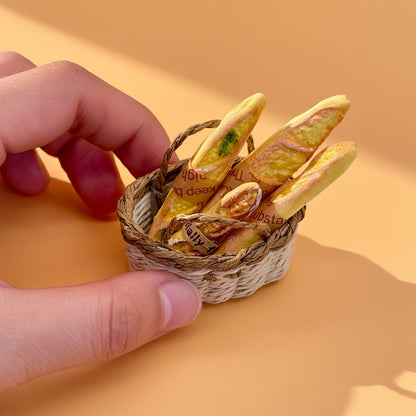 Mini Baguettes Gourmandes – Panier Artisanal Miniature