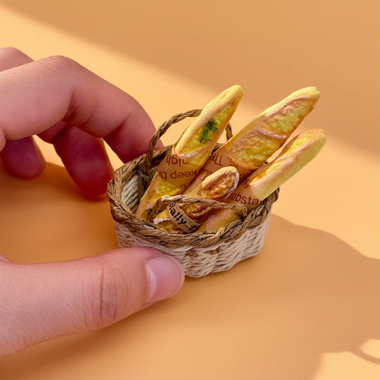 Mini Baguettes Gourmandes – Panier Artisanal Miniature